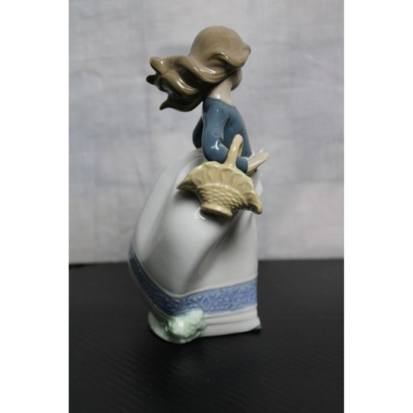 Lladro Nao Figurine Girl with Flower Basket Made in Spain - Picture 2 of 7